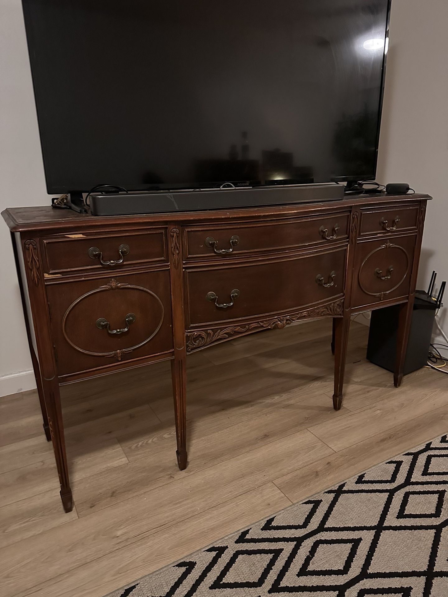 Dresser / TV Stand