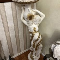 Italian Figurine Statue Small Broken Piece at The bottom.  