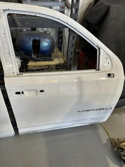 2022 Yukon Denali Rt Frt Door