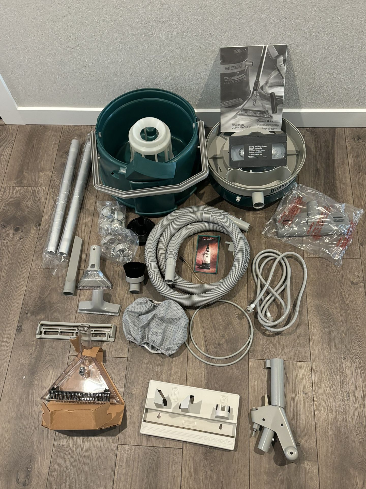 Bissell Big Green Clean Machine 1671 -Y Wet/Dry Deep Canister Shampooer Vacuum