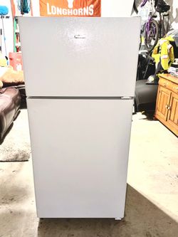 Hotpoint 15.6 cu. ft. Top Freezer Refrigerator in White