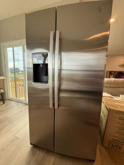 GE Side-by-Side Refrigerator GSE25GYPHCFS