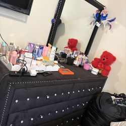 Queen Bedroom Set