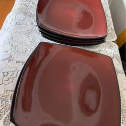 Reddish Brown dinner plates- dishwasher and microwave safe.  7 plates in all.  Pick up in east haven