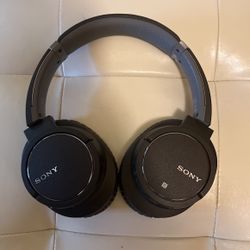 Brand New Sony WIRELESS STEREO HEADSET NOISE CANCELING WITH HD SOUND. MODEL-MDR-ZX77OBN. 12 Hour Talk Time!