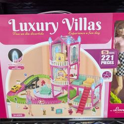 Luxury Villas Dollhouse Playset with Doll Furniture Accessories 221 Pieces