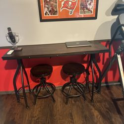 Table Top With Stools 