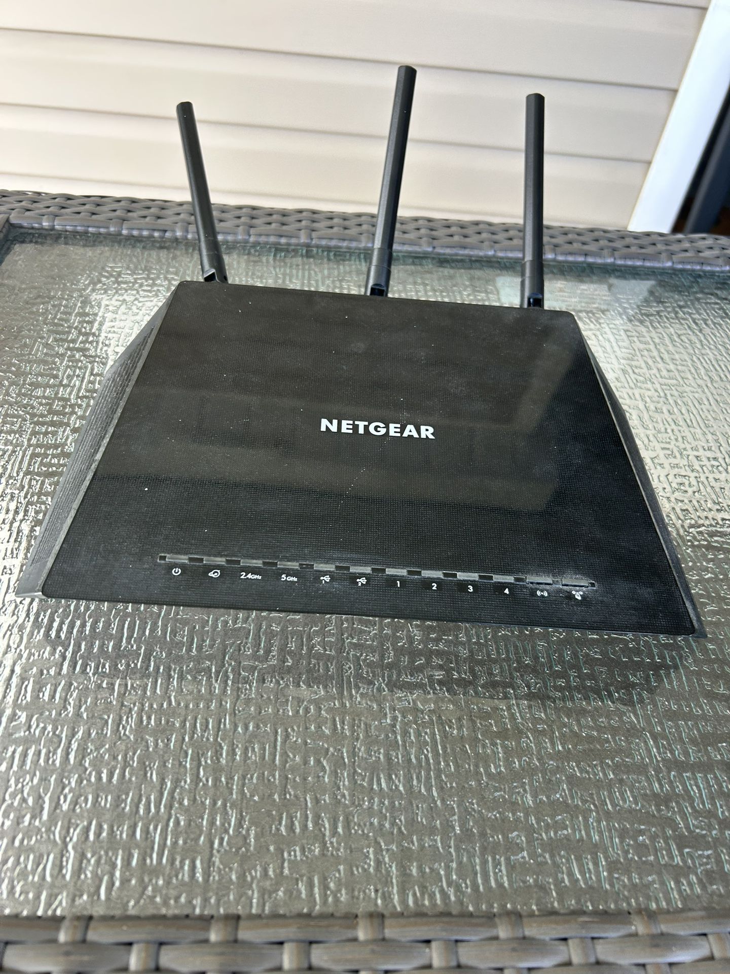 Netgear AC1850 Smart WiFi Router Model R6400