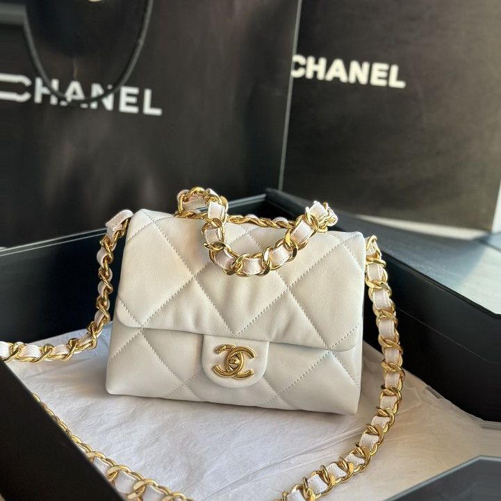 Chanel Classic Flap Bags for Sale in Huntington Park, CA - OfferUp
