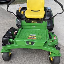 Like new Z315E 42" 20 HP With only 13 hours cash only Located in Grand Prairie Thank you  Como nueva Z315E 42" 20 CV Con Tan solo 13 horas solo efecti