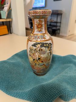 🏺 Vintage-Style Decorative Chinese Vase — Quick Sale
