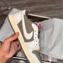Air Jordan 1 Low Size 7.5 , 9.5 , 10, 10.5 ,11