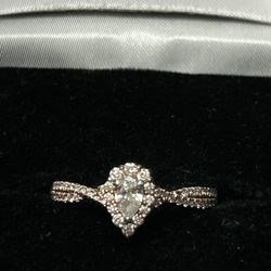 14kt ladies diamond ring