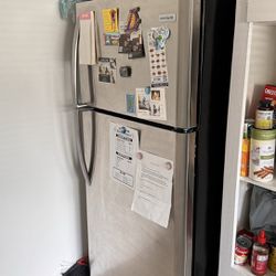 Frigidaire Refrigerator For Sale – Stainless Steel