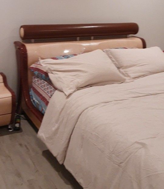 Queen Bed With Two Side Tables
