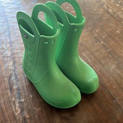$14 Green size J2 crocs
