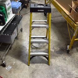 Husky 4 Foot Step Ladder