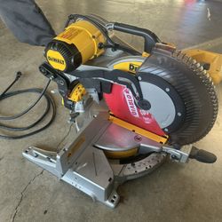 DEWALT 12” Double bevel Compound Miter Saw
