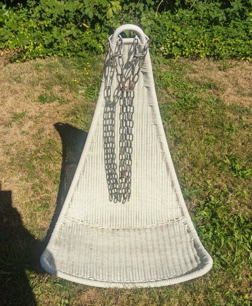Very Well Built White Hanging Wicker / Rattan Chair Good Condition 