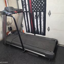 Precor C934 Commercial Treadmill