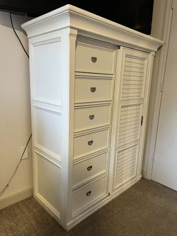Rooms to go gentleman's chest deals