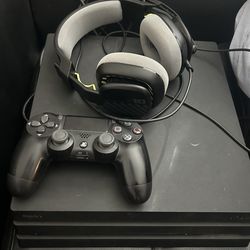 PS4 pro 1TB w/ Headset