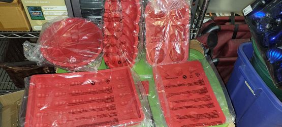 New 10pc Holiday Silicone Baking / Chocolate Molds