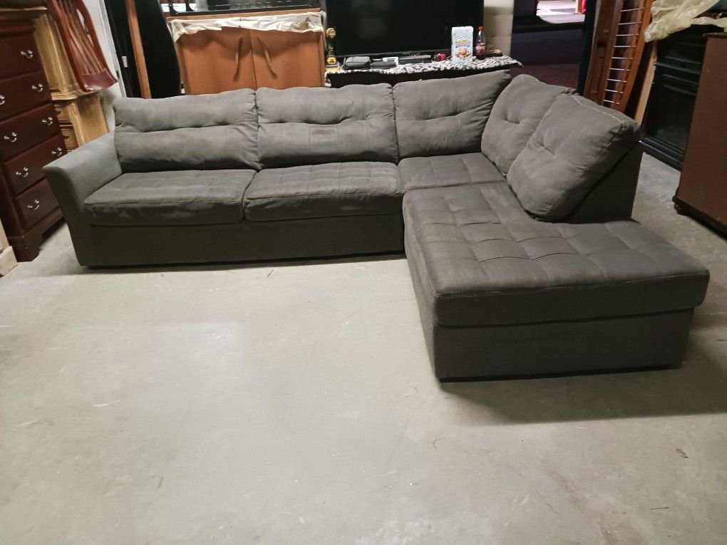 Modern Gray Fabric L Shaped Sectional Couch with Chaise Lounge