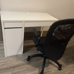 White desk + Black office chair