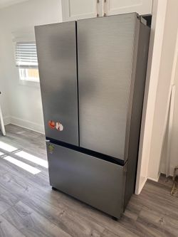 Samsung Refrigerator with Ice maker.
