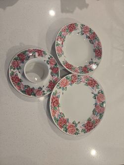 Tabletops Rose Gold Rim 16 Piece Set $475.00