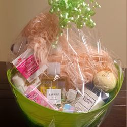 Mother's Day / Día de Las Madres Bath And Body Works Lotion, Gel, Candle, Pink Poodle, Bath Bomb Gift Basket.