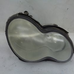 DK901129 2001-2004 MERCEDES C240 FRONT LEFT SIDE HEADLIGHT LAMP ((contact info removed)) OEM