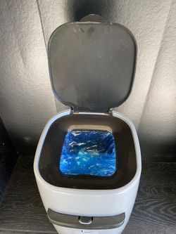 In Great Used Condition  Litter Genie Cat Litter Disposable System $40
