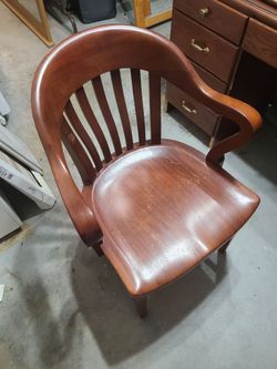 Mahogany wood captain's chair vintage (1950s)