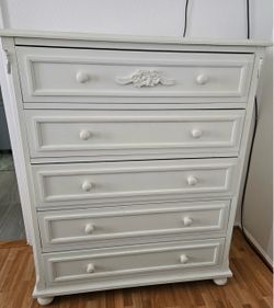 CafeKid - White Wood 5-Drawer Dresser