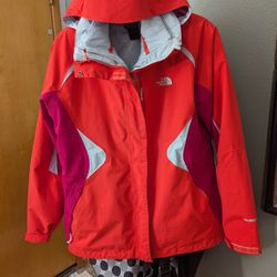 XL Women's North face With Removable Zip Up Inside Barely Used Extra Large Coral And Red North Face Raincoat With Detachable Zip Up Inside Fleece Per 