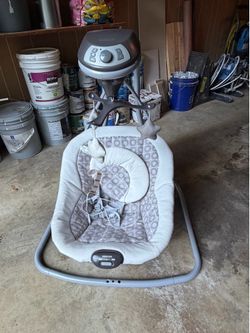 Graco Simple Sway Swing with mobile