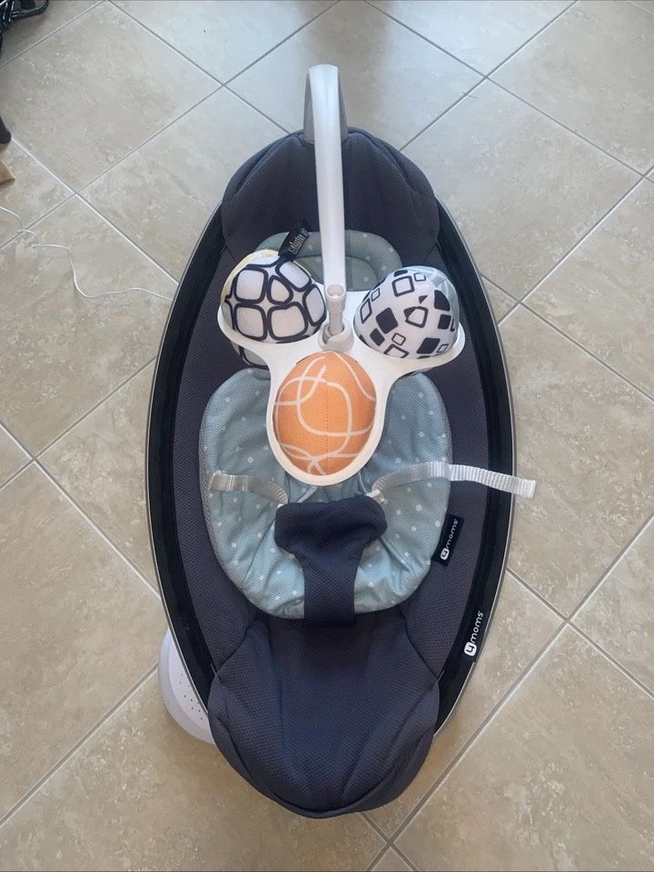 4moms mamaRoo 4 Bluetooth Plush Baby Swing + Infant Insert!