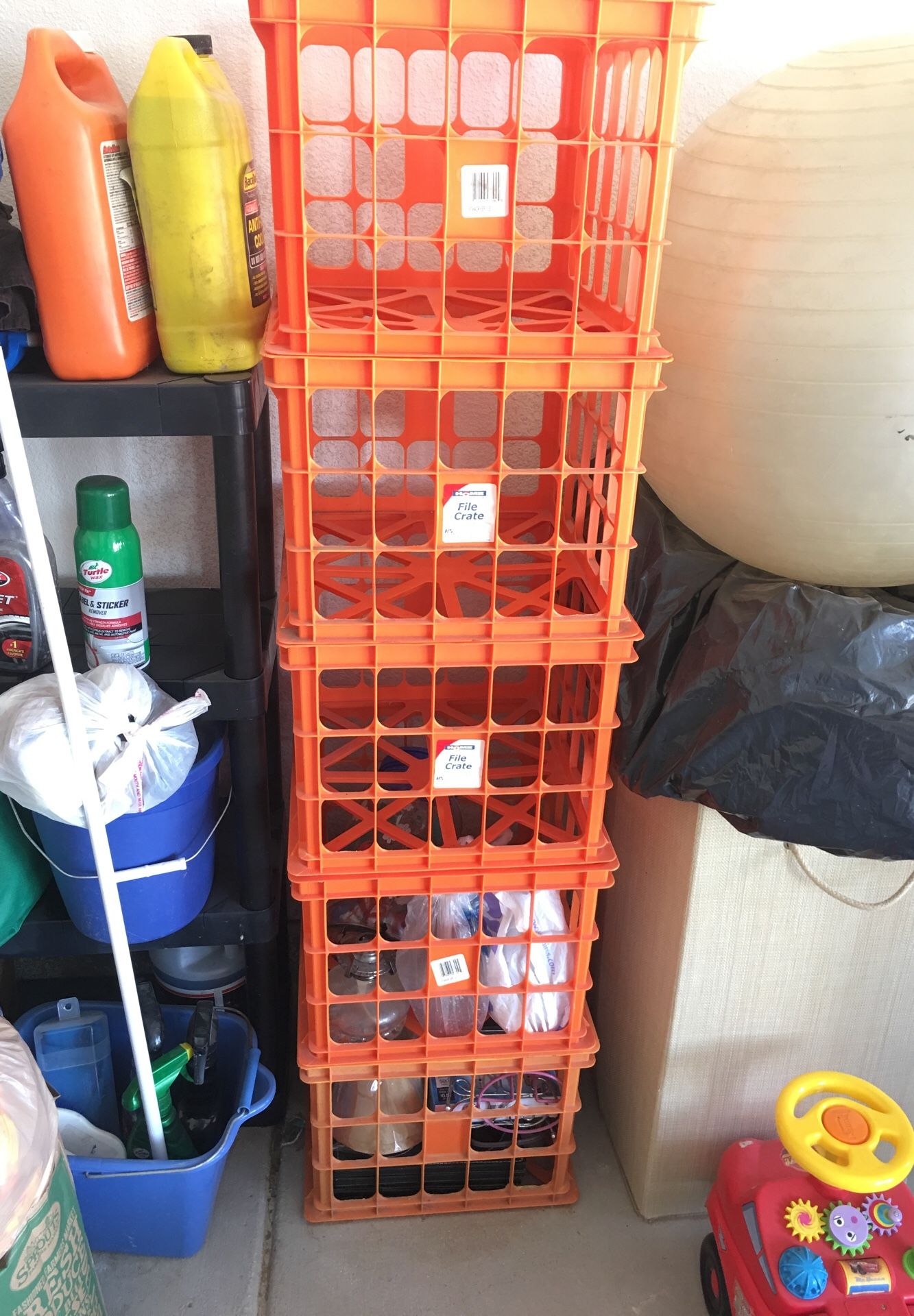 Cubos o cajas de plástico