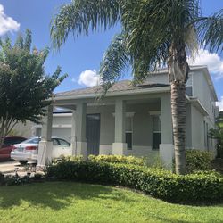 House With Pool 4 Beds/ 3 And ½ Baths