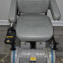 HOVEROUND MPV5 POWER WHEEL CHAIR  LOW USE WITH 2 NEW BATTERIES & CHARGER.