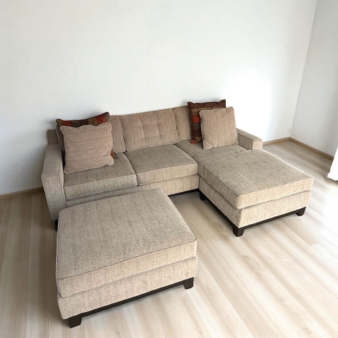 Swctional Couch Ottoman