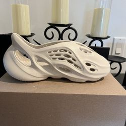 Yeezy Foam Runner “sand” Size 9