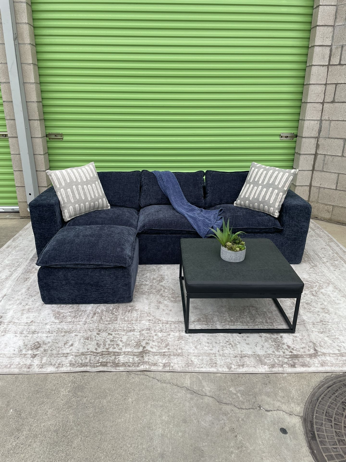 *Free Delivery* Boneless Sectional Couch Sofa