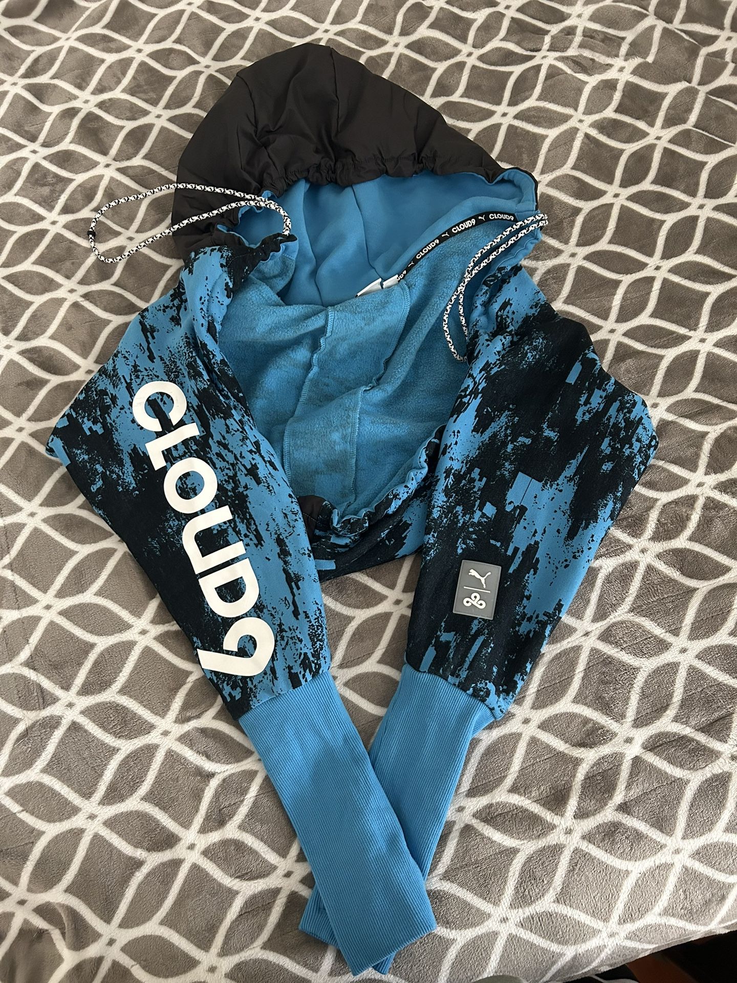 Woman’s Hoodie Cloud 9