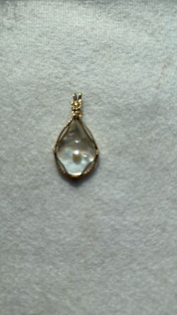 Mother Of Pearl With Natural Sea Pearl