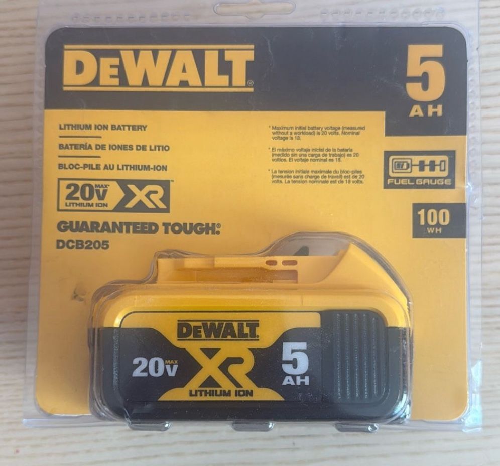 New! Four (4) DeWalt Batteries And Charger