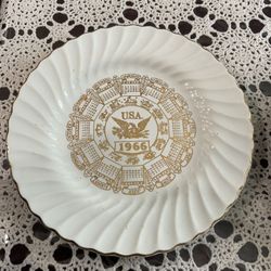 Adorable Collection antique home decor plates $10 each 