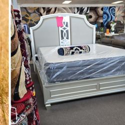 Queen Bed 🛏️  Only